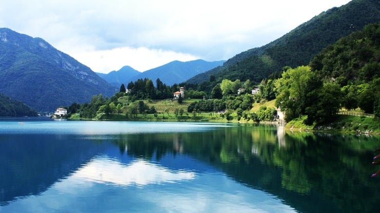 Beautiful Lakes of Northern Italy - 4 Day Tour