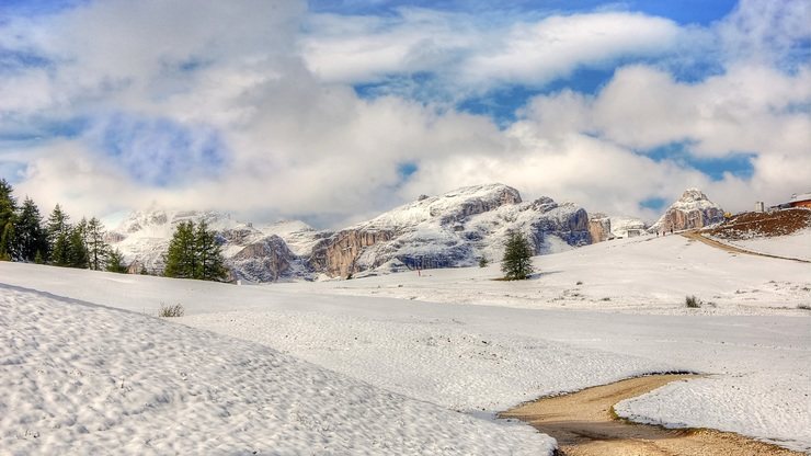 Winter Hiking in South Tyrol & Revitalizing in Merano's Thermal Bath